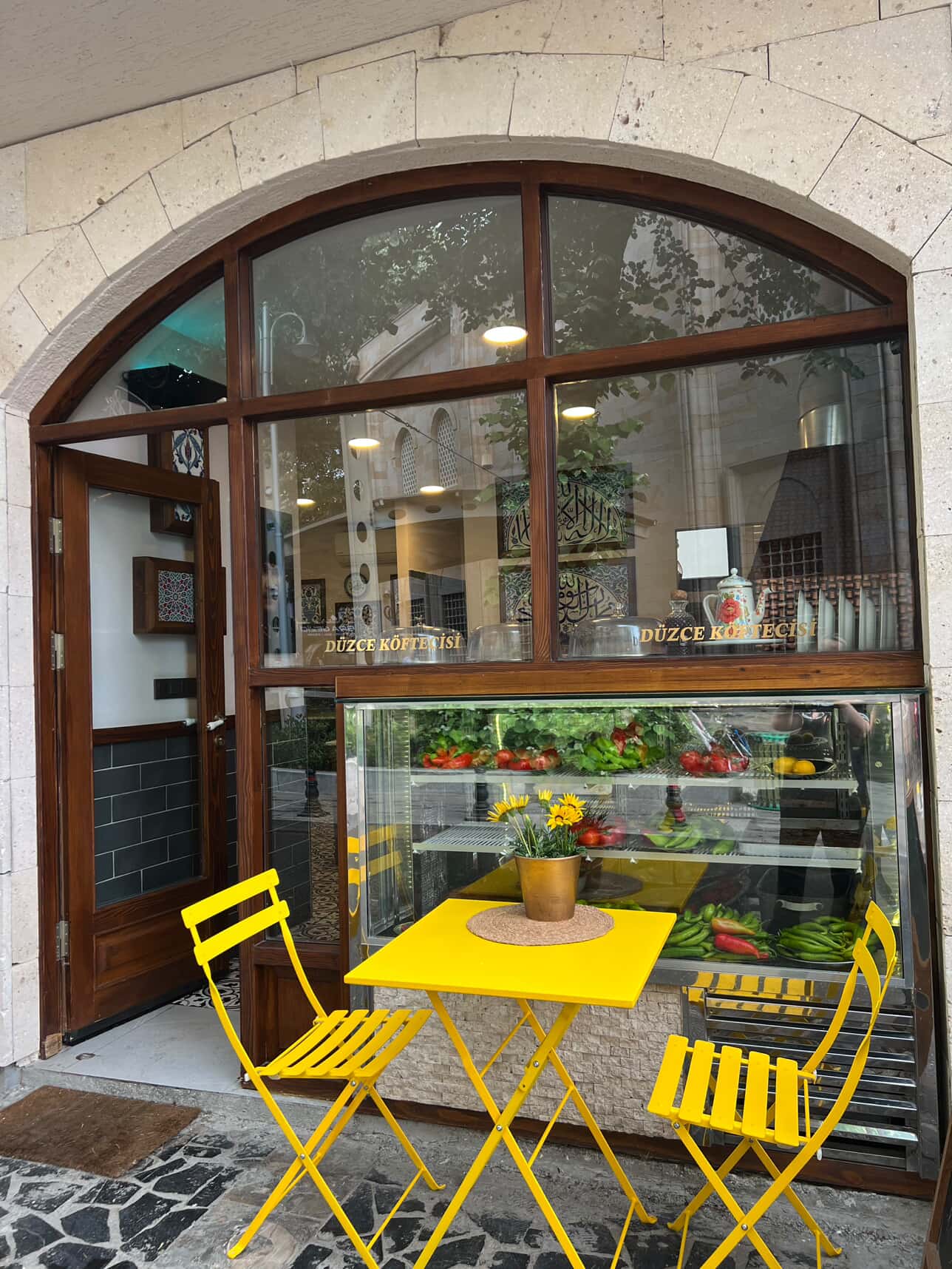 Bistro Serisi Kare Set Sarı